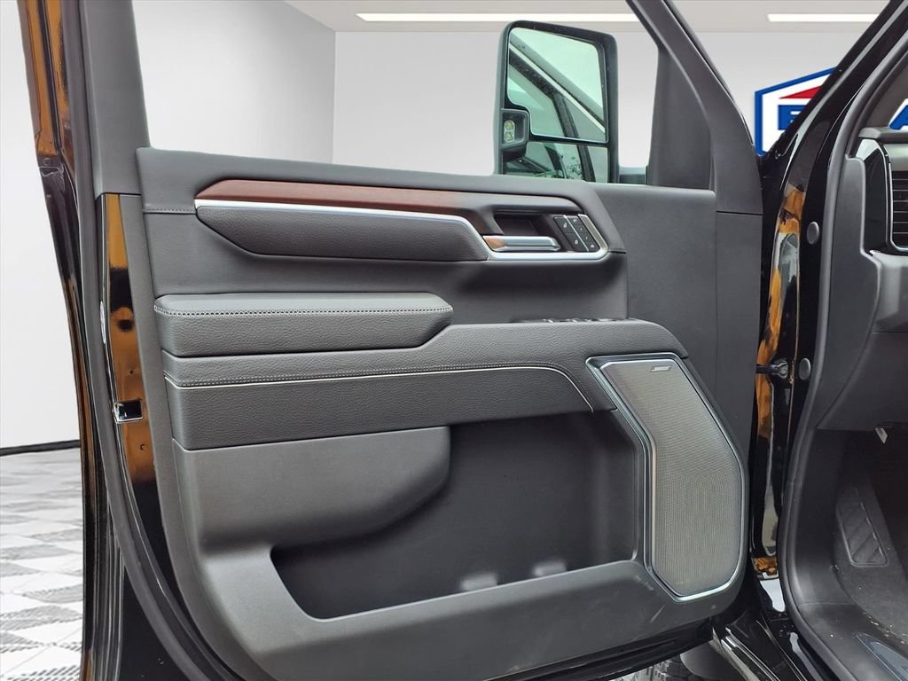 New 2026 GMC Sierra 2500 Denali w/ Denali Reserve Package AWD/4WD image 11