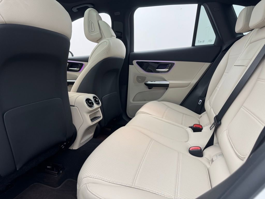 Used 2025 Mercedes-Benz GLC 300 4MATIC image 47