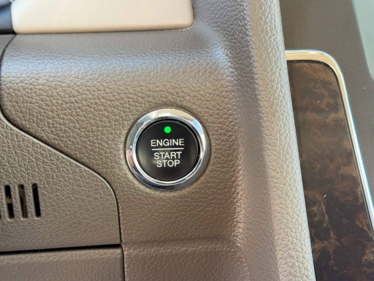 Used 2015 Lincoln Navigator L 4WD image 20