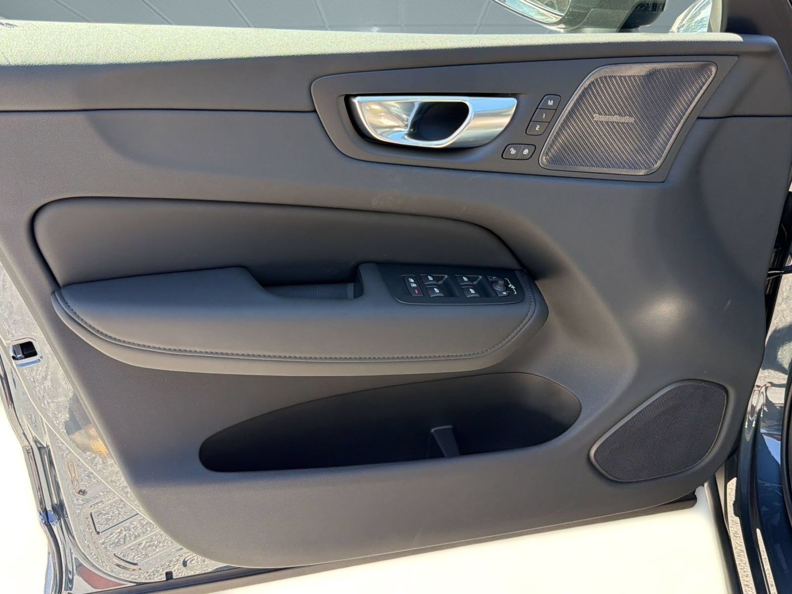 New 2027 Volvo XC60 B5 Plus AWD/4WD image 13