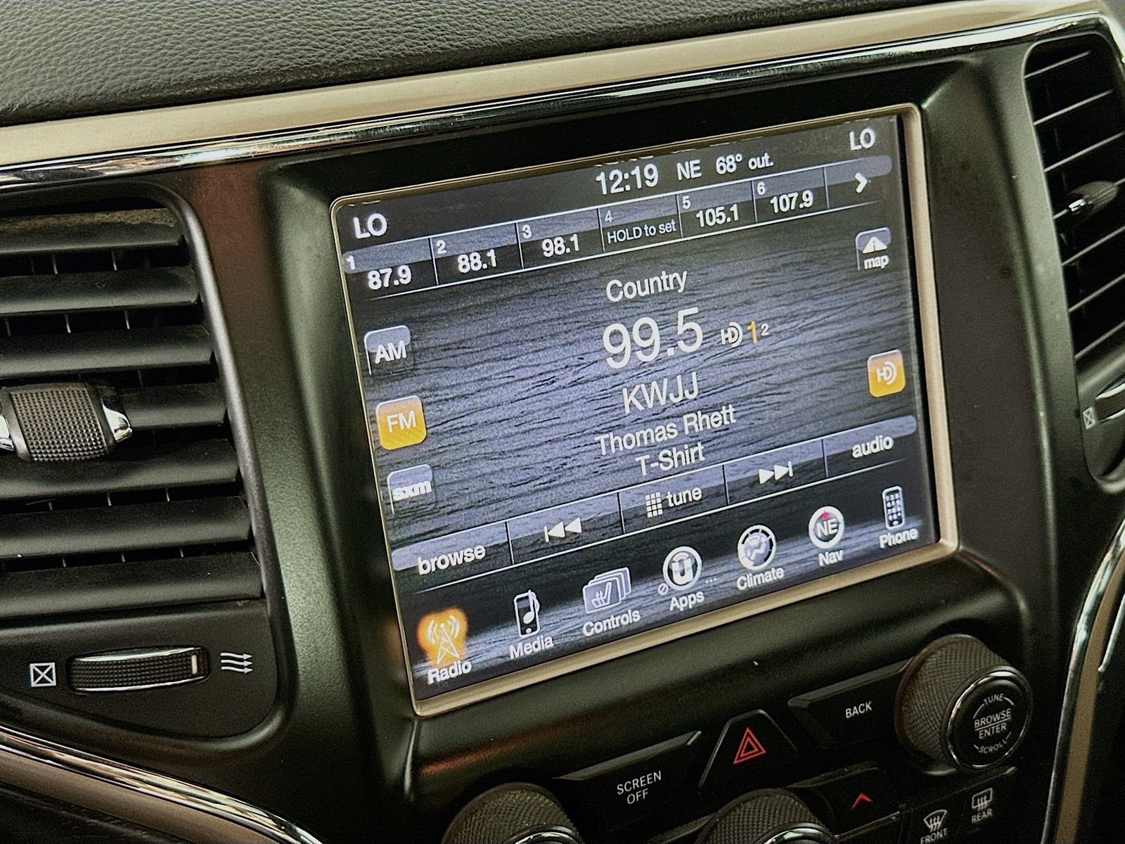 Used 2017 Jeep Grand Cherokee Limited w/ Luxury Group II AWD/4WD image 16