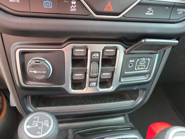 Used 2024 Jeep Wrangler Unlimited Sahara image 16