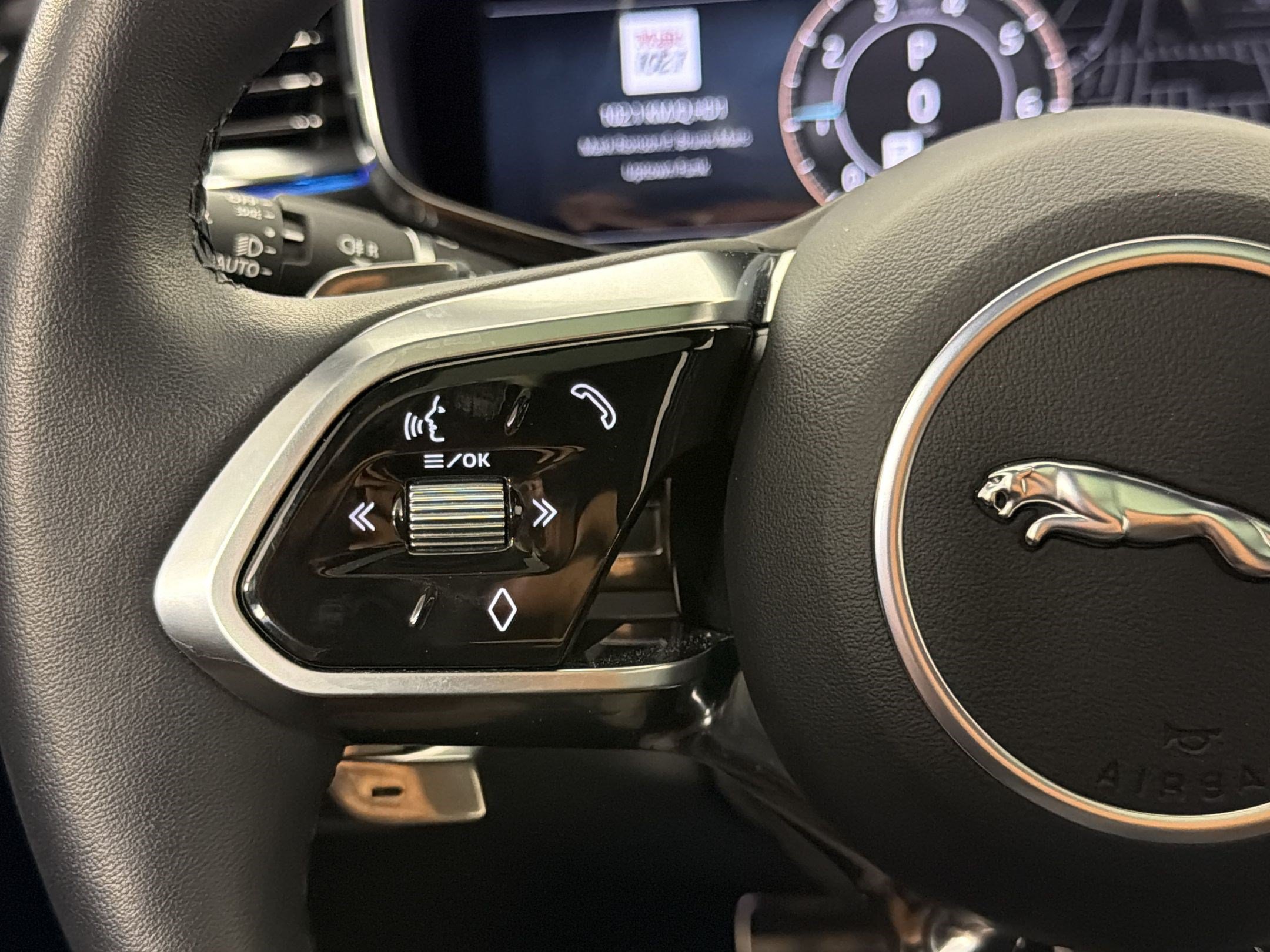 Used 2024 Jaguar XF R-Dynamic SE RWD image 16