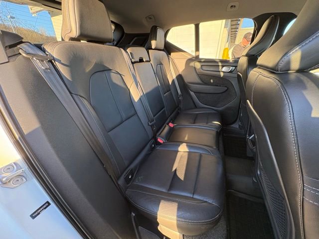 Used 2021 Volvo XC40 T4 Momentum w/ Protection Package Premier image 24