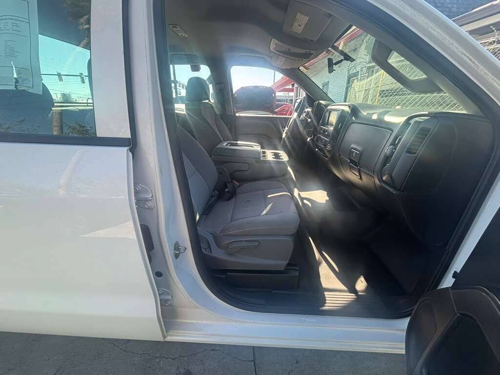 Used 2018 Chevrolet Silverado 1500 W/T w/ Trailering Package RWD image 8