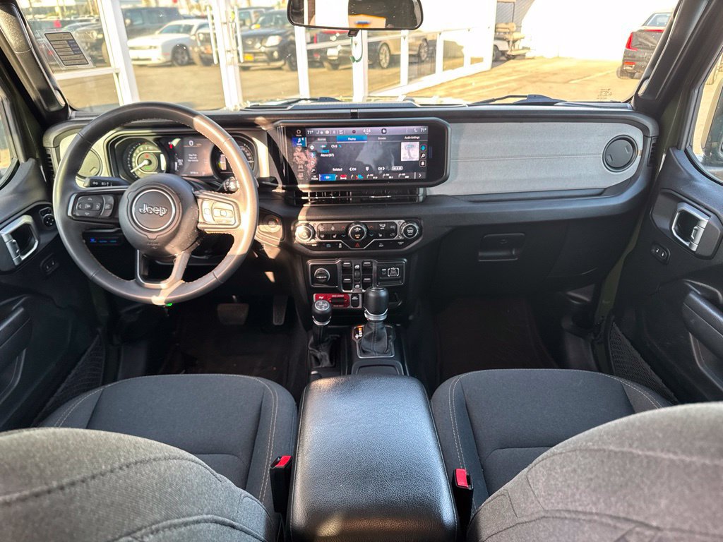 Used 2024 Jeep Wrangler Unlimited AWD/4WD image 17