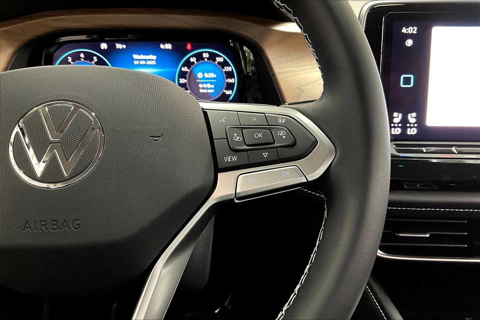 New 2025 Volkswagen Atlas SE image 18