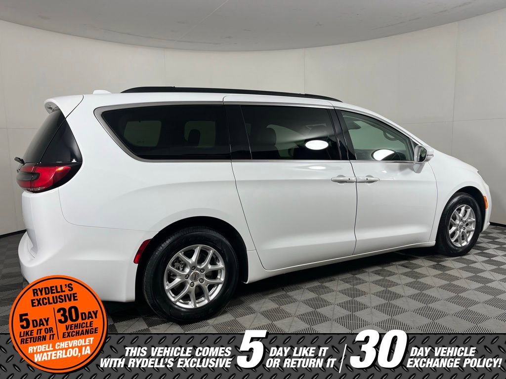 Used 2022 Chrysler Pacifica Touring-L image 3