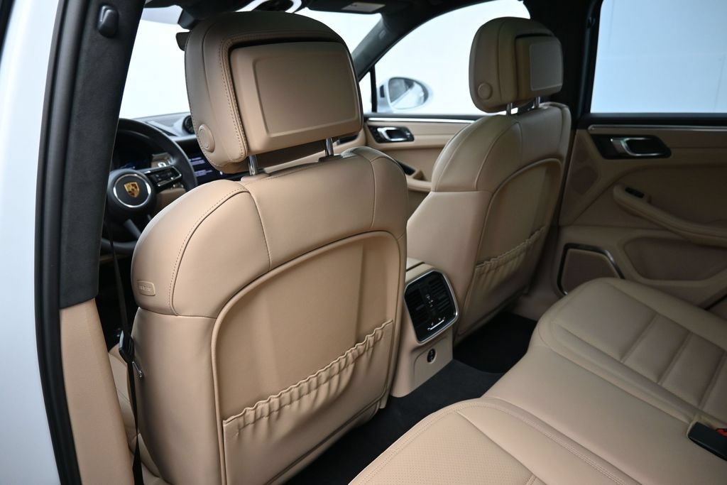 Certified 2026 Porsche Macan S AWD/4WD image 8