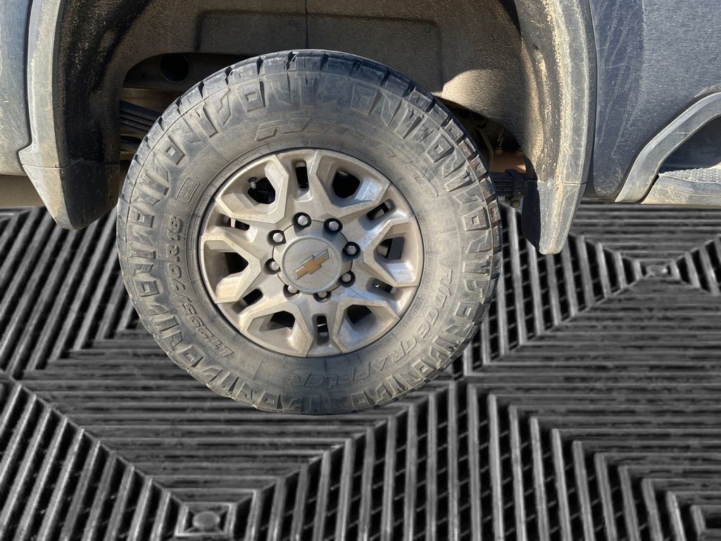 Used 2023 Chevrolet Silverado 2500 LT w/ Texas Edition image 17