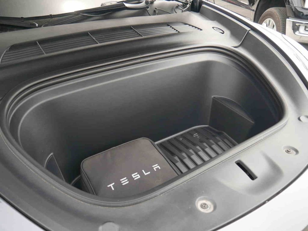 Used 2022 Tesla Model Y Long Range AWD/4WD image 12