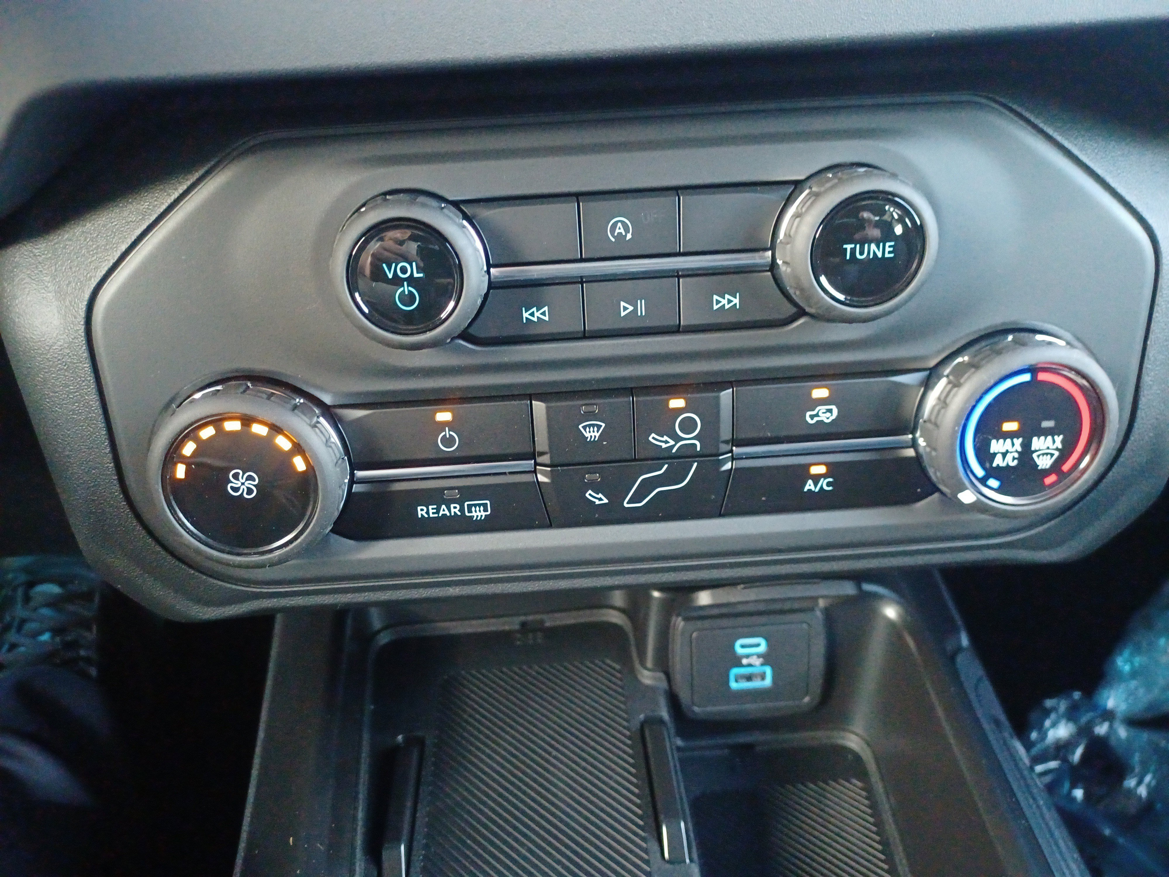 New 2025 Ford Bronco 4-Door image 31