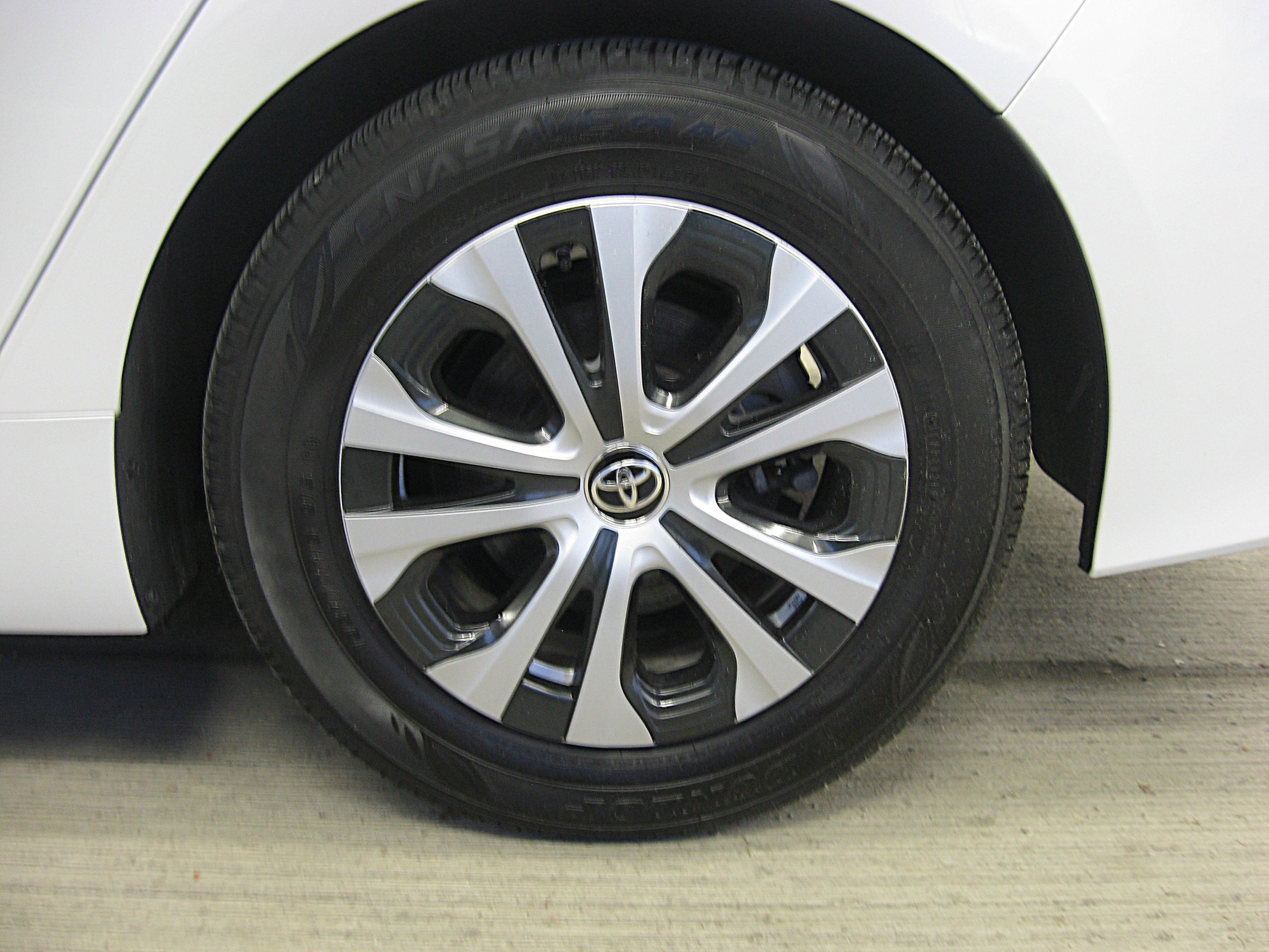 Certified 2021 Toyota Prius Prime XLE image 27