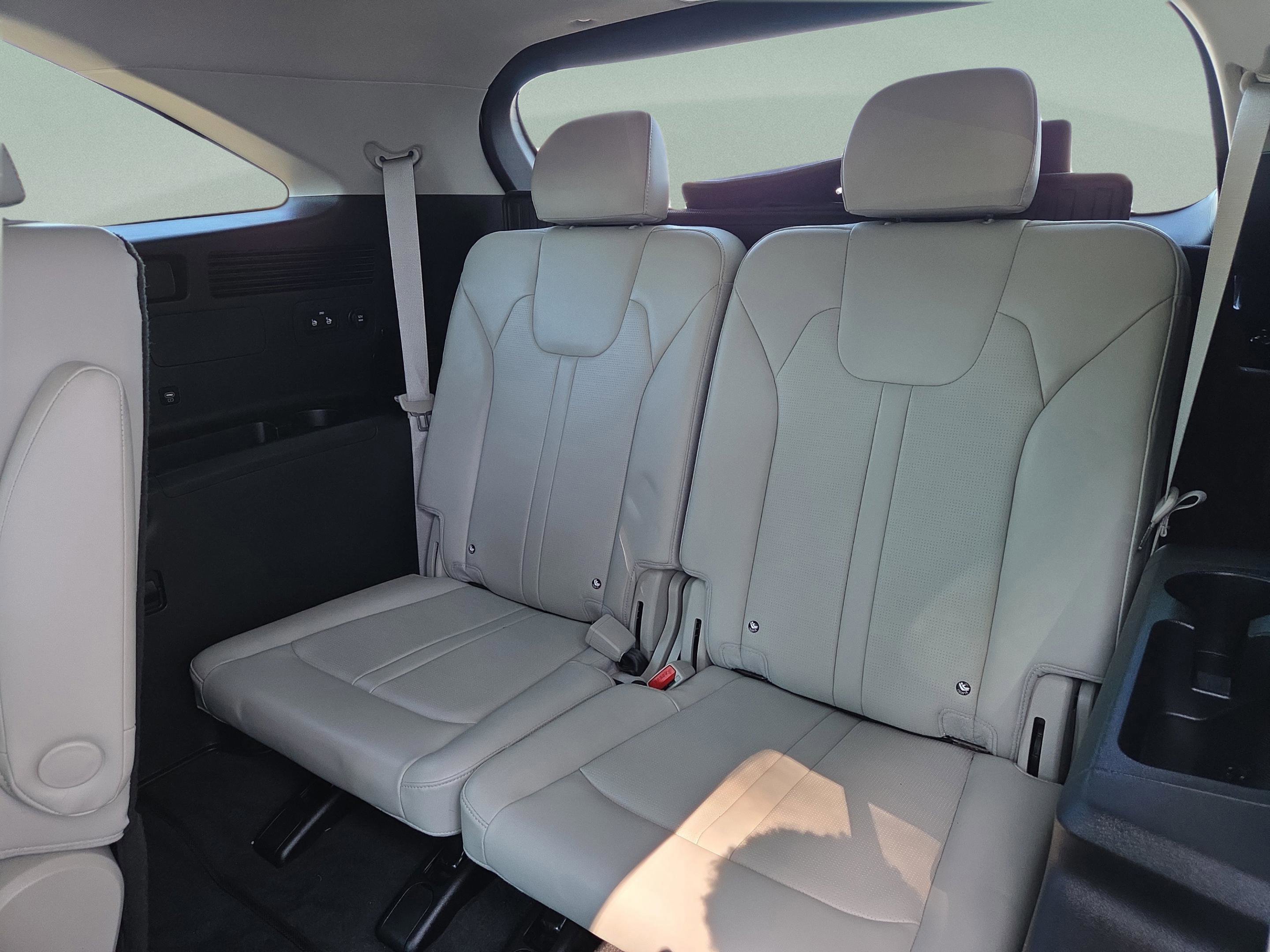 Used 2024 Kia Sorento SX image 16