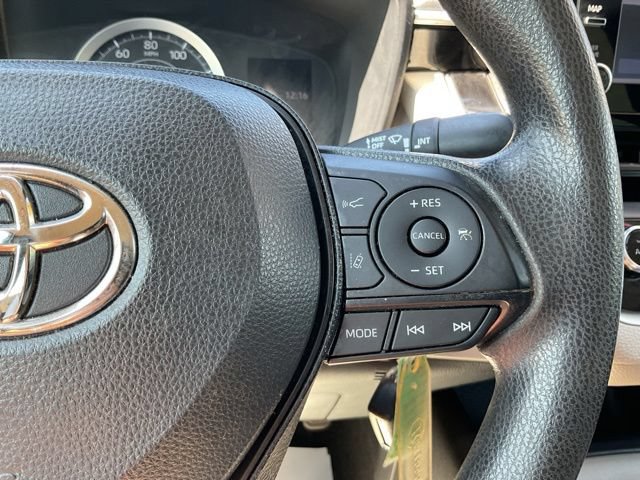 Used 2020 Toyota Corolla LE FWD image 21
