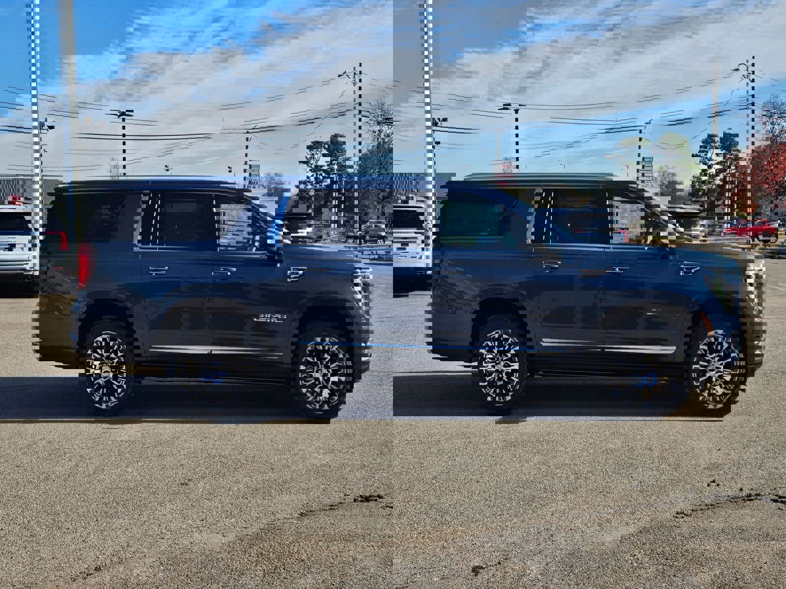 New 2026 GMC Yukon XL Denali w/ Sun & Power Step Package image 7