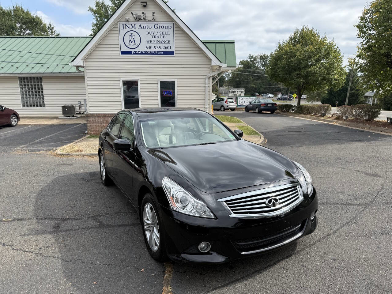 Used 2011 INFINITI G25 x w/ Moonroof Pkg