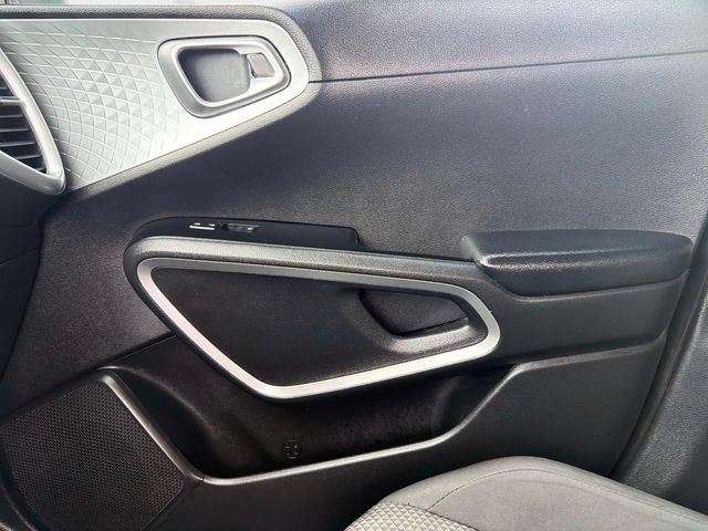Used 2020 Kia Soul LX FWD image 21