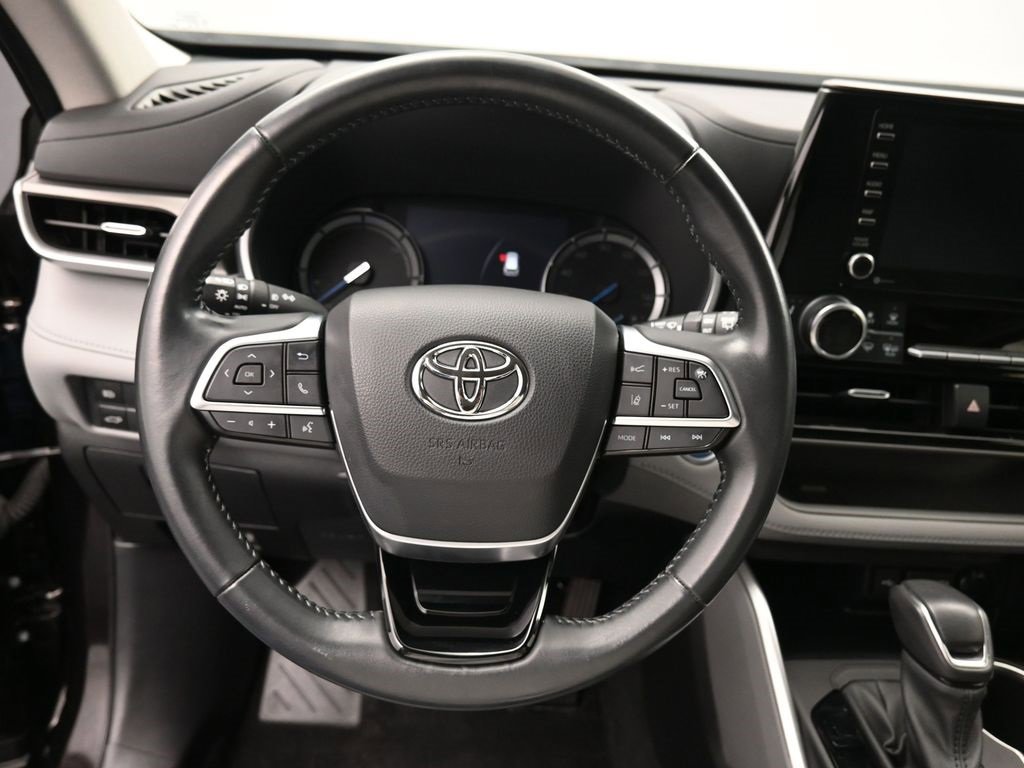 Used 2021 Toyota Highlander XLE image 16