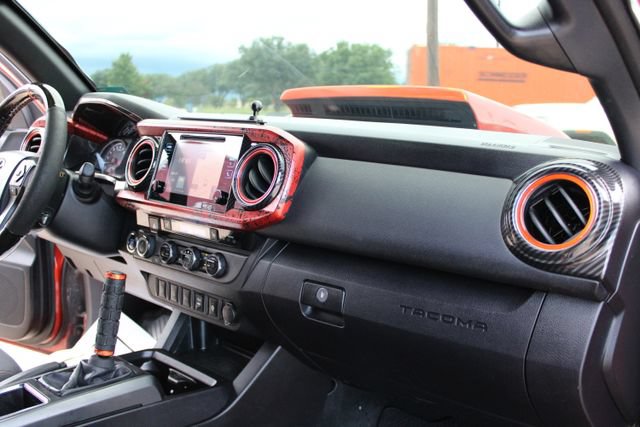 Used 2016 Toyota Tacoma TRD Off-Road w/ Premium & Technology Package AWD/4WD image 38