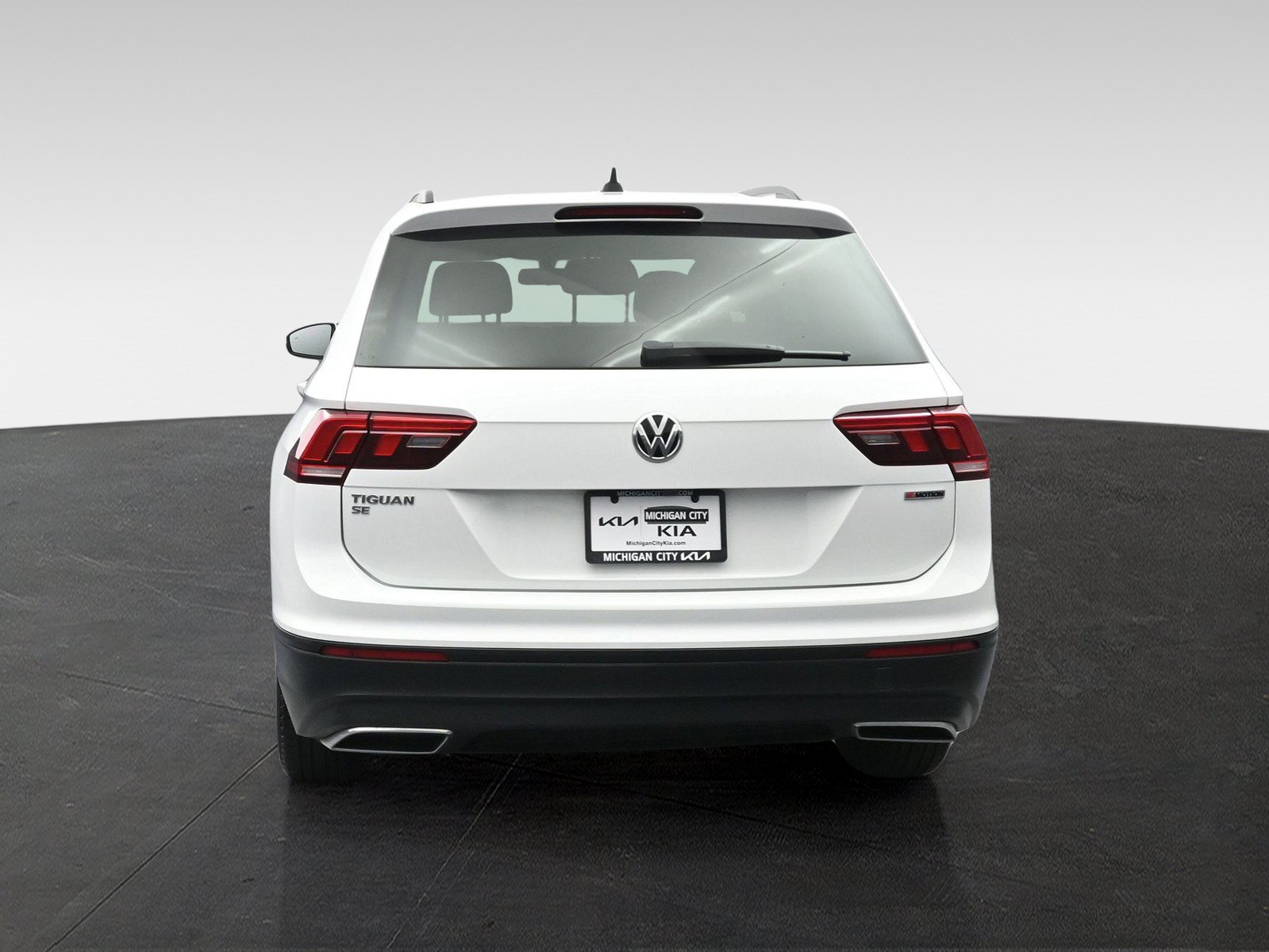 Used 2019 Volkswagen Tiguan SE w/ Panoramic Sunroof Package AWD/4WD image 3