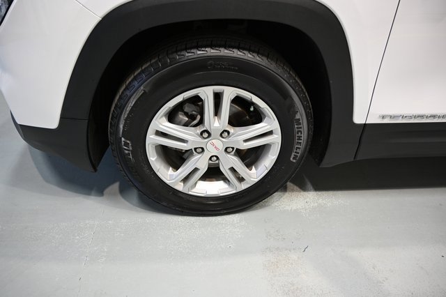 Used 2023 GMC Terrain SLE w/ Driver Convenience Package image 28