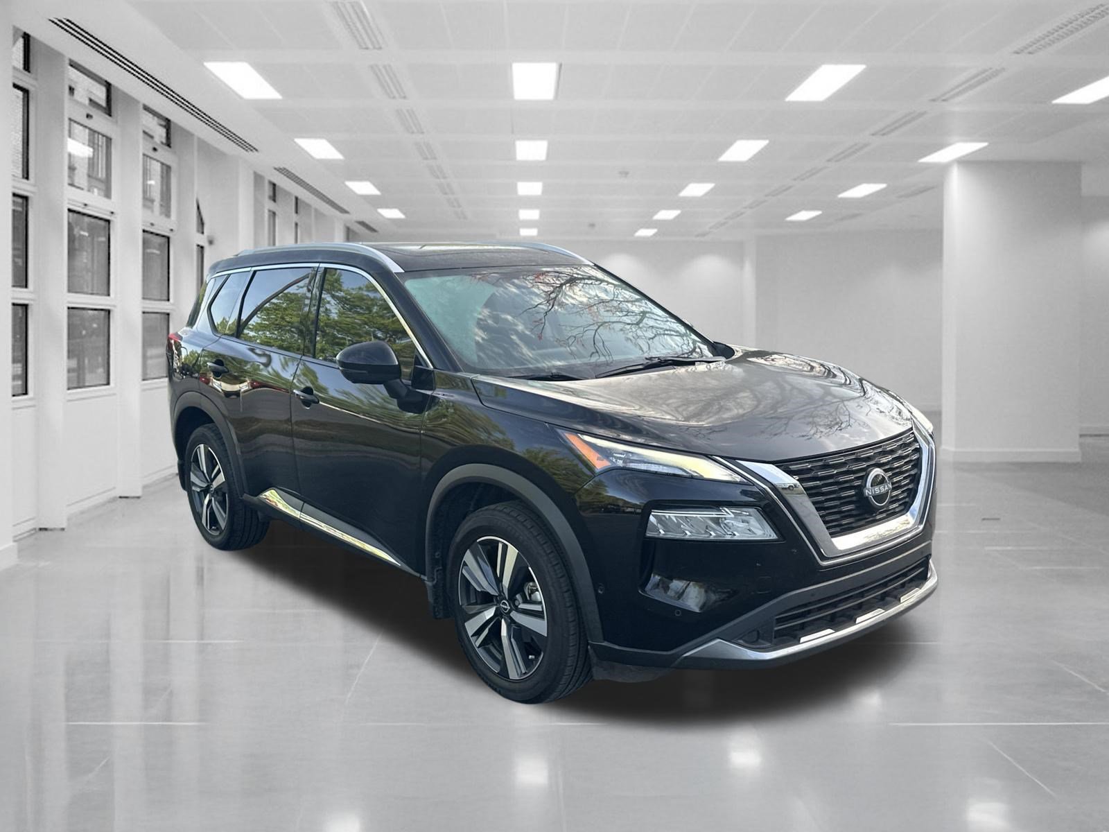 Used 2023 Nissan Rogue SL w/ SL Premium Package image 3