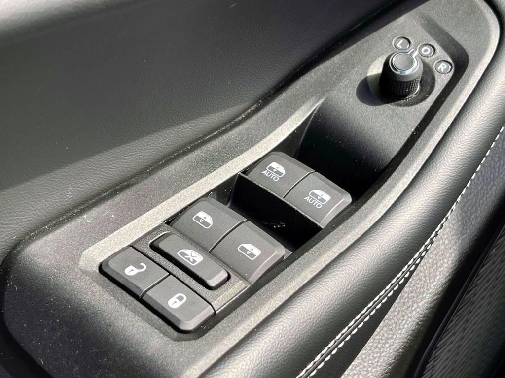 Certified 2025 Jeep Grand Cherokee L Altitude AWD/4WD image 18