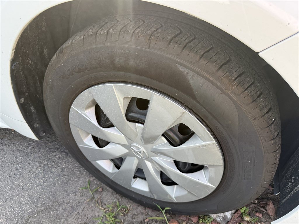 Used 2021 Toyota Corolla L FWD image 7