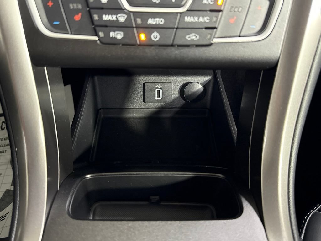 Used 2017 Ford Fusion SE w/ Fusion SE Technology Package AWD/4WD image 26