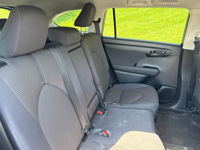 Used 2021 Toyota Highlander LE AWD/4WD image 14