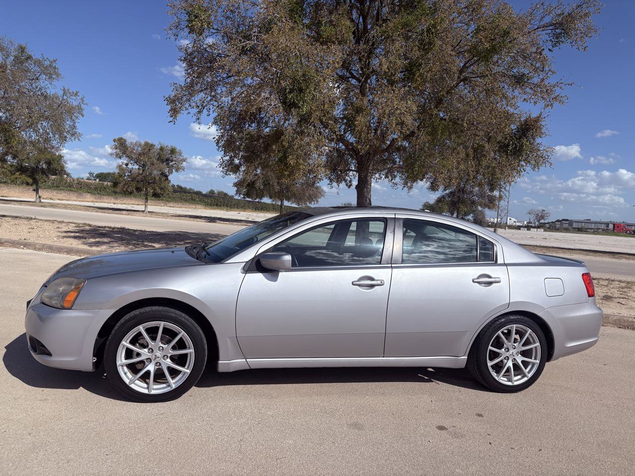 Used 2012 Mitsubishi Galant ES FWD image 4
