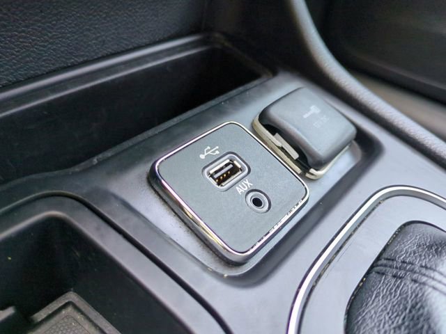 Used 2019 Jeep Cherokee Latitude w/ Popular Appearance Group FWD image 24