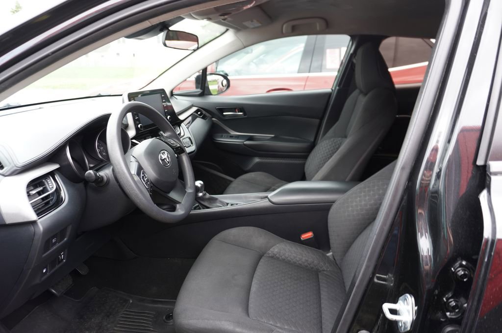 Used 2020 Toyota C-HR LE image 2