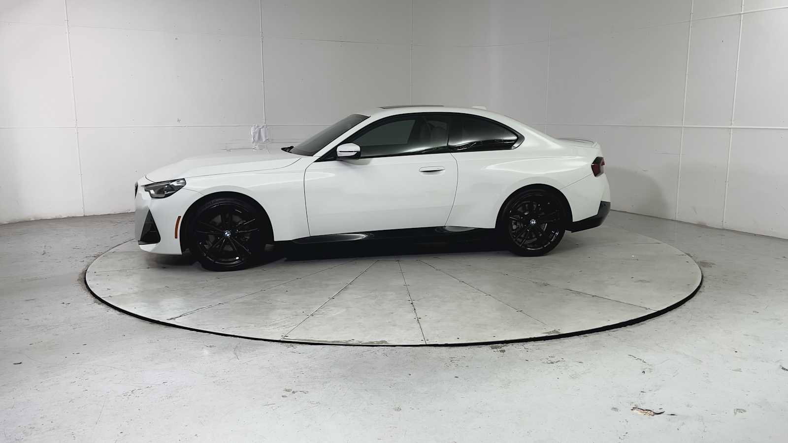 Used 2023 BMW 230i 230i w/ M Sport Package image 4