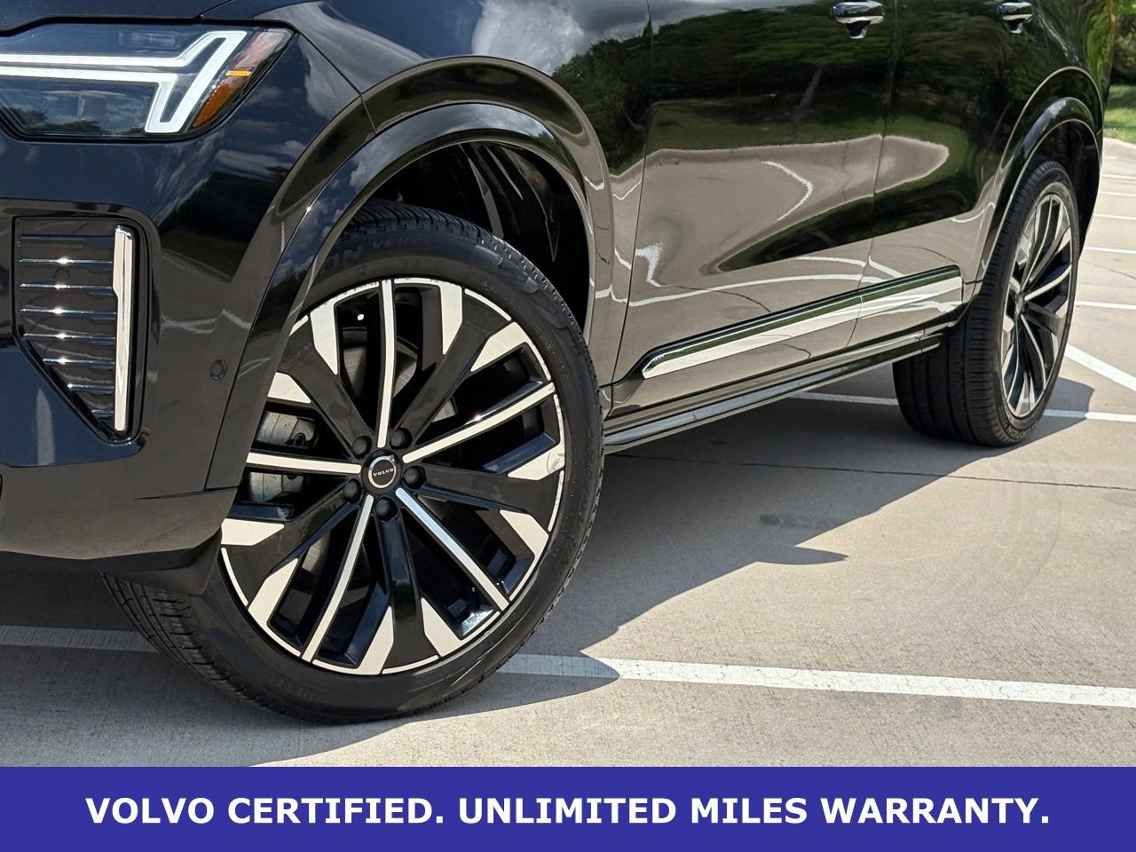 Certified 2025 Volvo XC90 B6 Plus AWD/4WD image 8