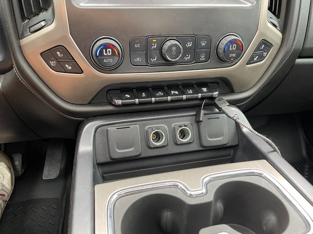 Used 2015 GMC Sierra 3500 Denali w/ Duramax Plus Package image 40