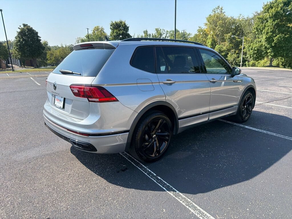 Used 2024 Volkswagen Tiguan SE R-Line FWD image 4