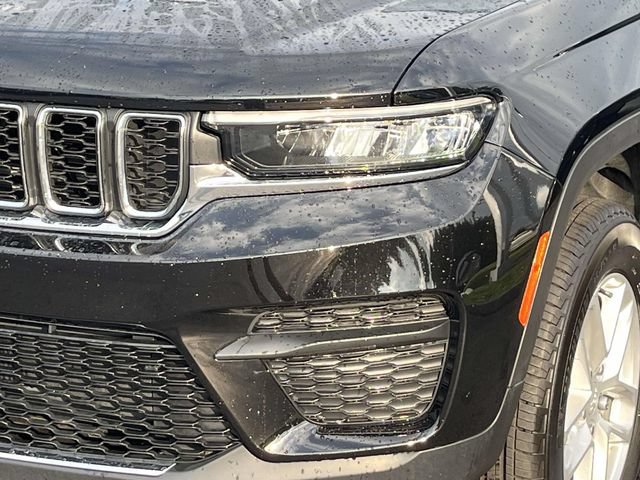 Used 2025 Jeep Grand Cherokee Laredo X AWD/4WD image 10