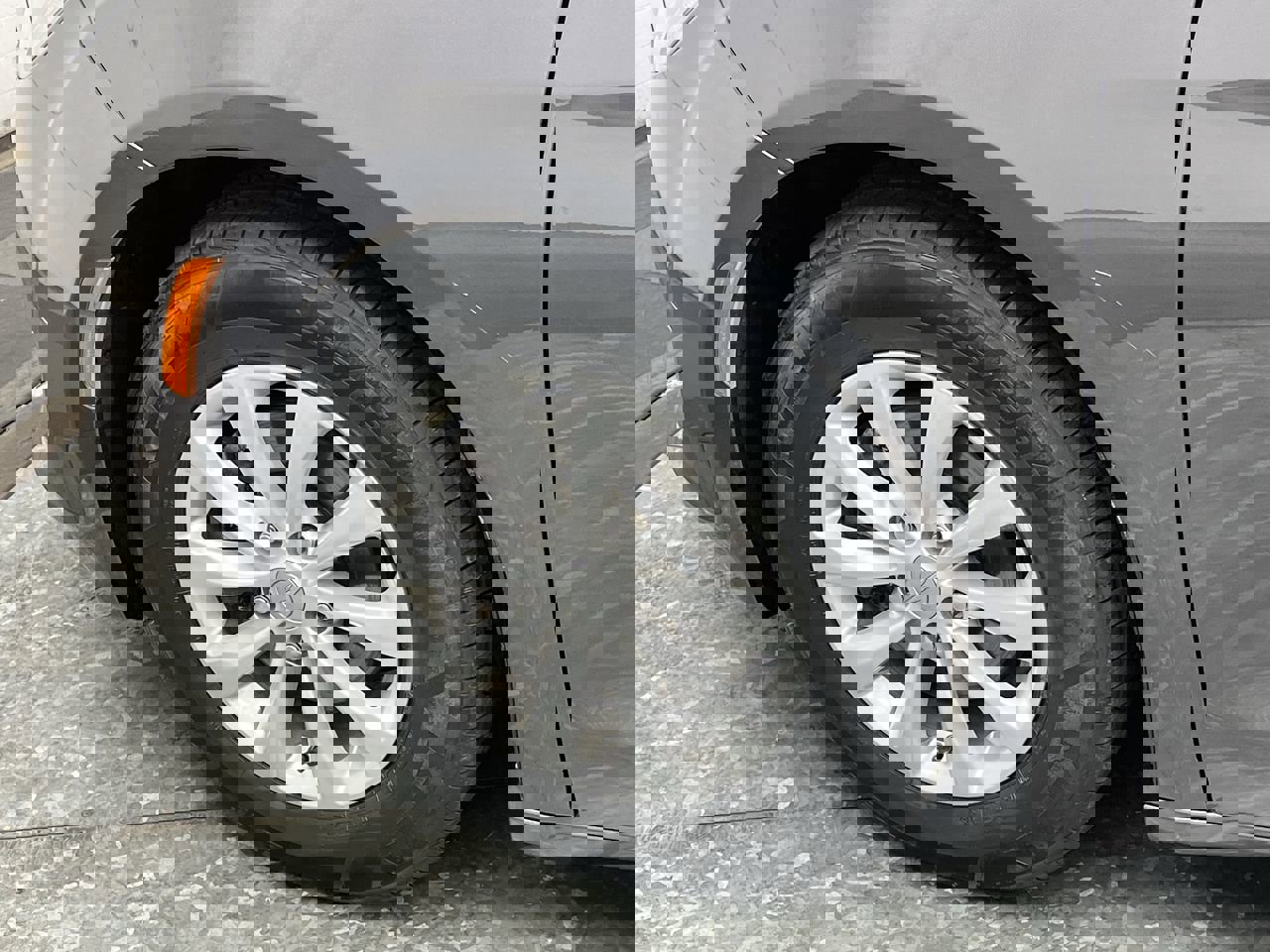 Used 2017 Chrysler Pacifica Touring-L image 11