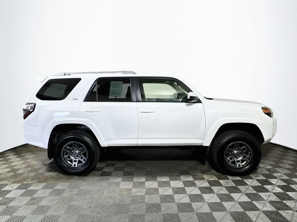 Used 2018 Toyota 4Runner SR5 AWD/4WD image 8