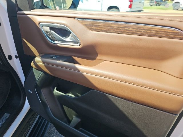 Used 2023 Chevrolet Suburban High Country image 16