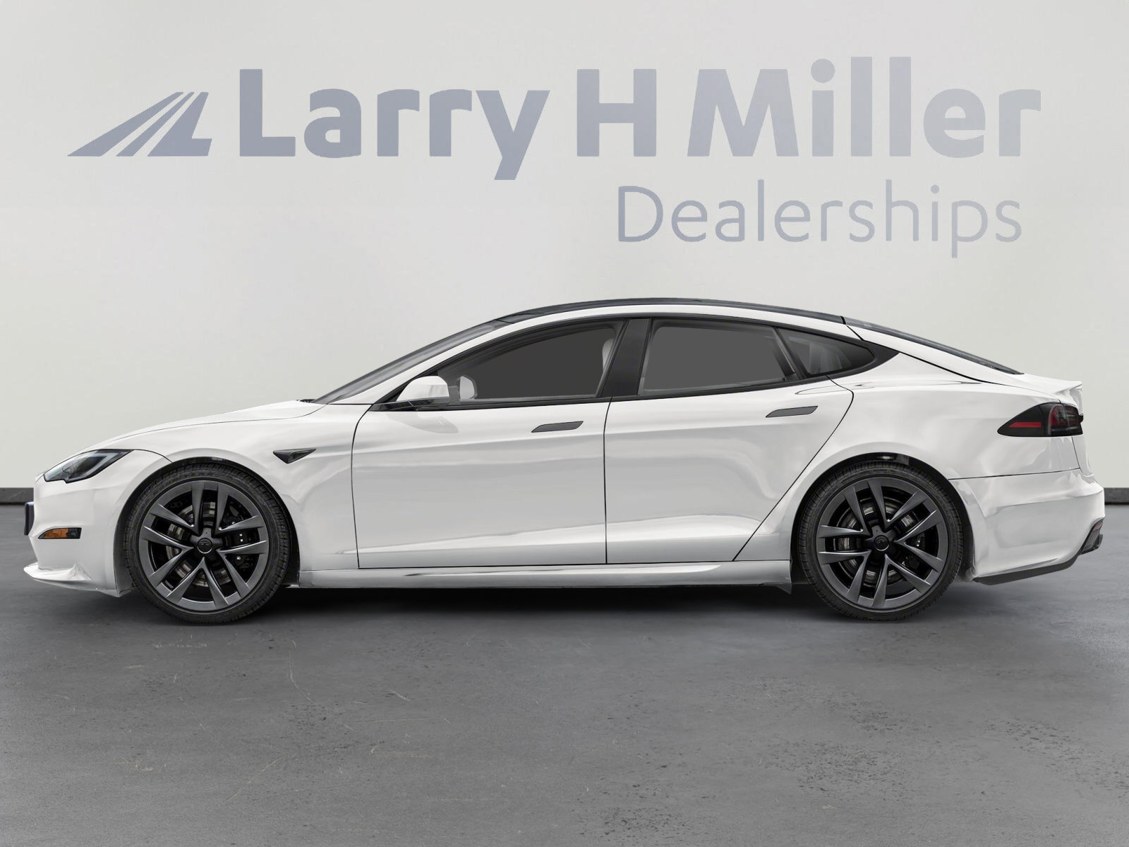 Used 2023 Tesla Model S Standard Range image 3