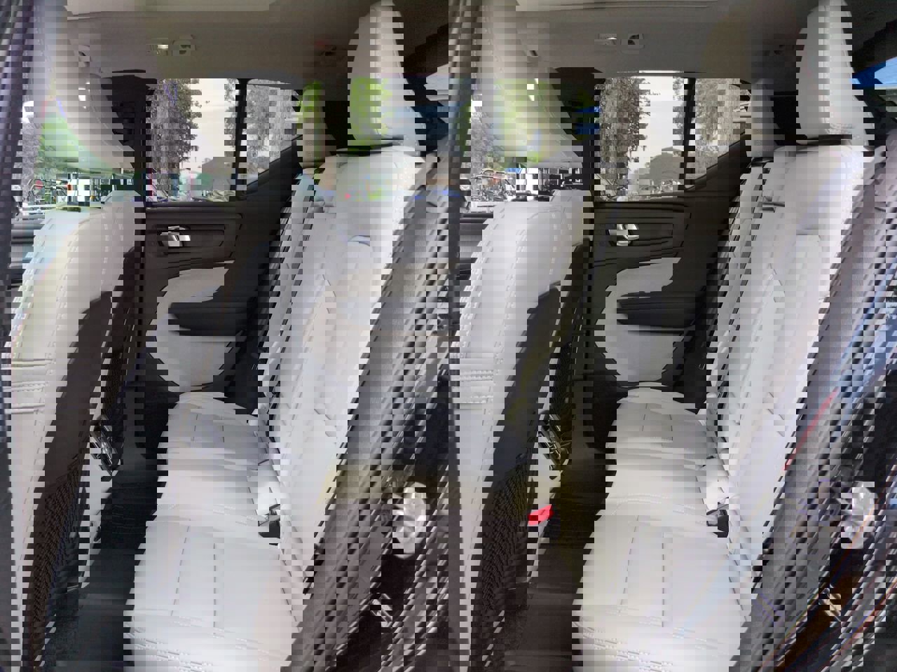 New 2025 Volvo XC40 B5 Plus w/ Protection Package Premier image 12