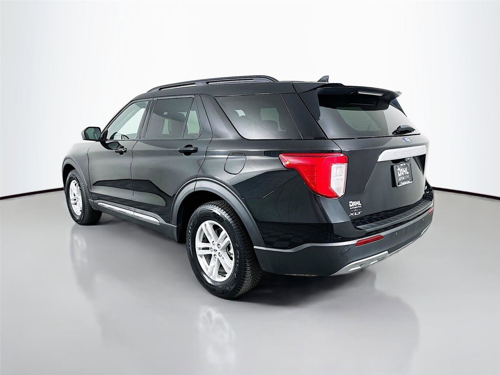Used 2024 Ford Explorer XLT w/ Equipment Group 202A AWD/4WD image 10