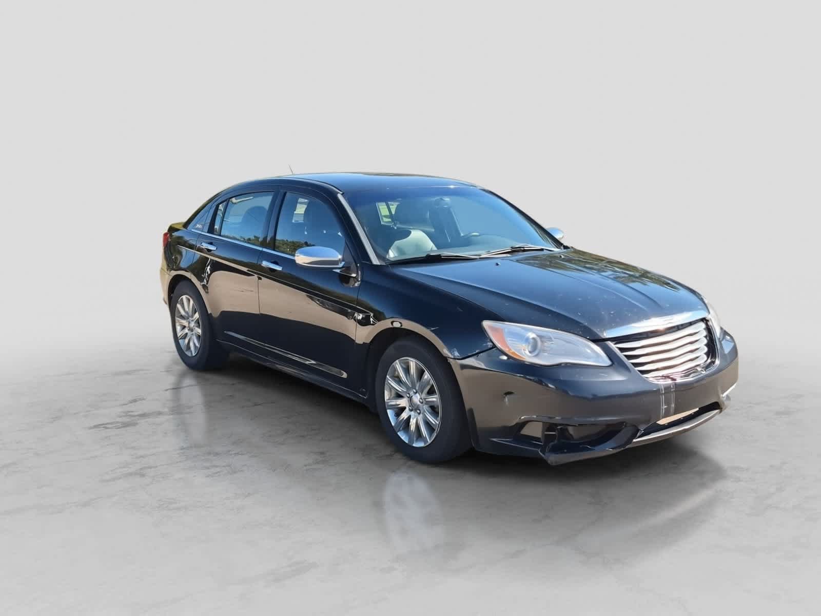 Used 2013 Chrysler 200 Limited FWD image 2