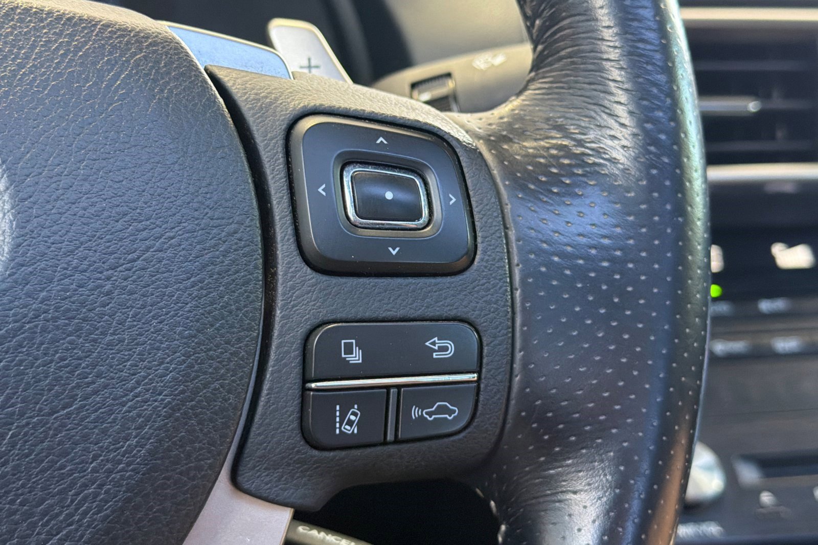 Used 2017 Lexus IS 200t F Sport w/ F Sport Package RWD image 31