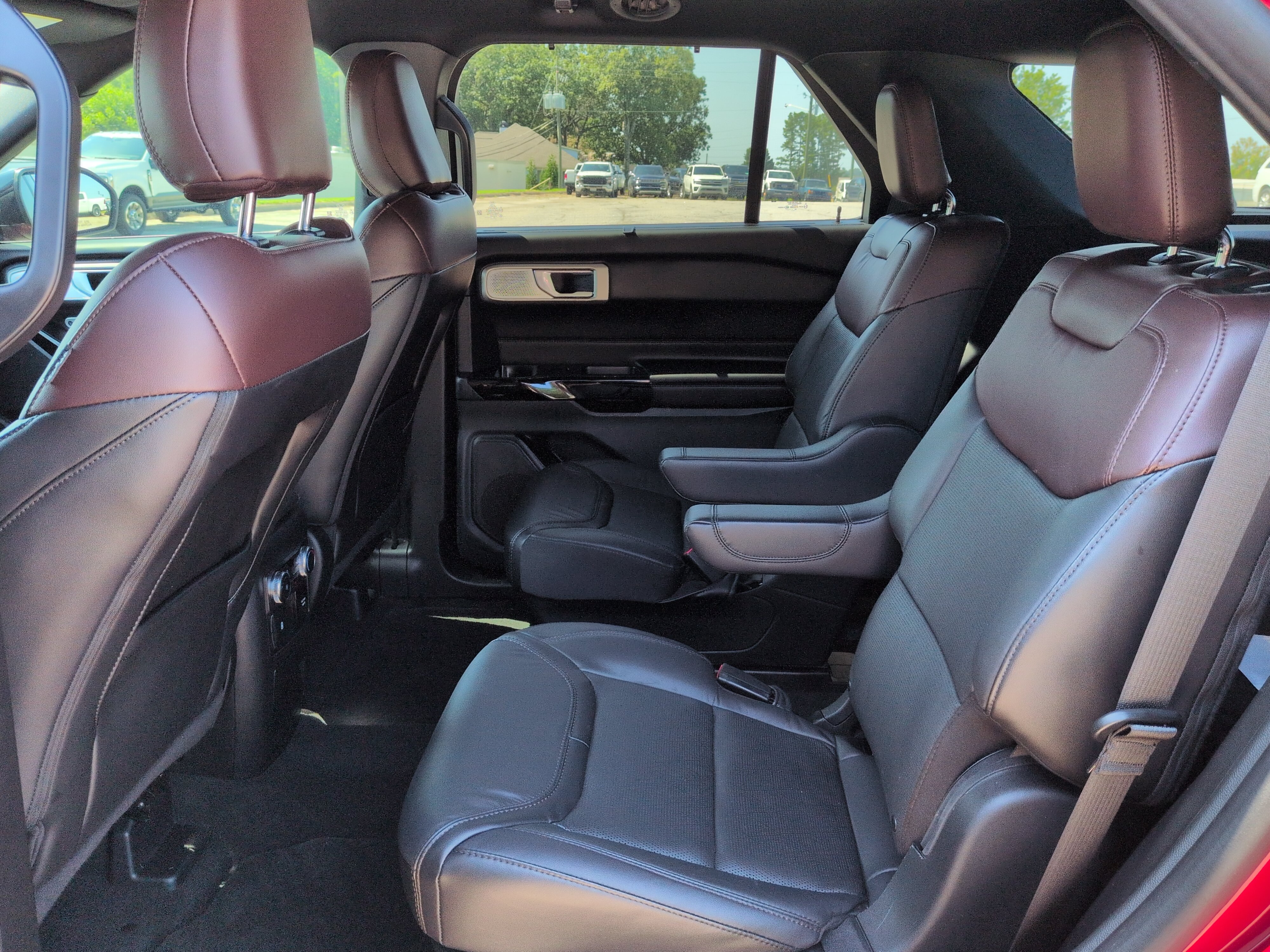 Certified 2023 Ford Explorer Platinum w/ Technology Package AWD/4WD image 12