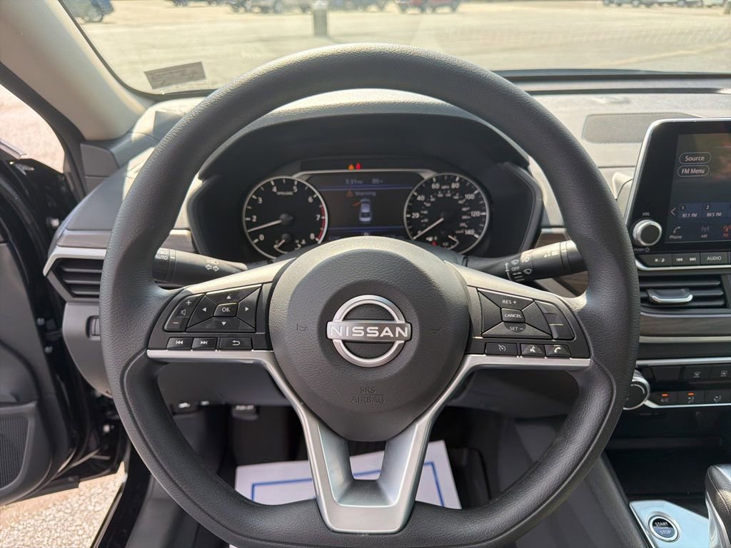 Used 2025 Nissan Altima 2.5 SV image 10