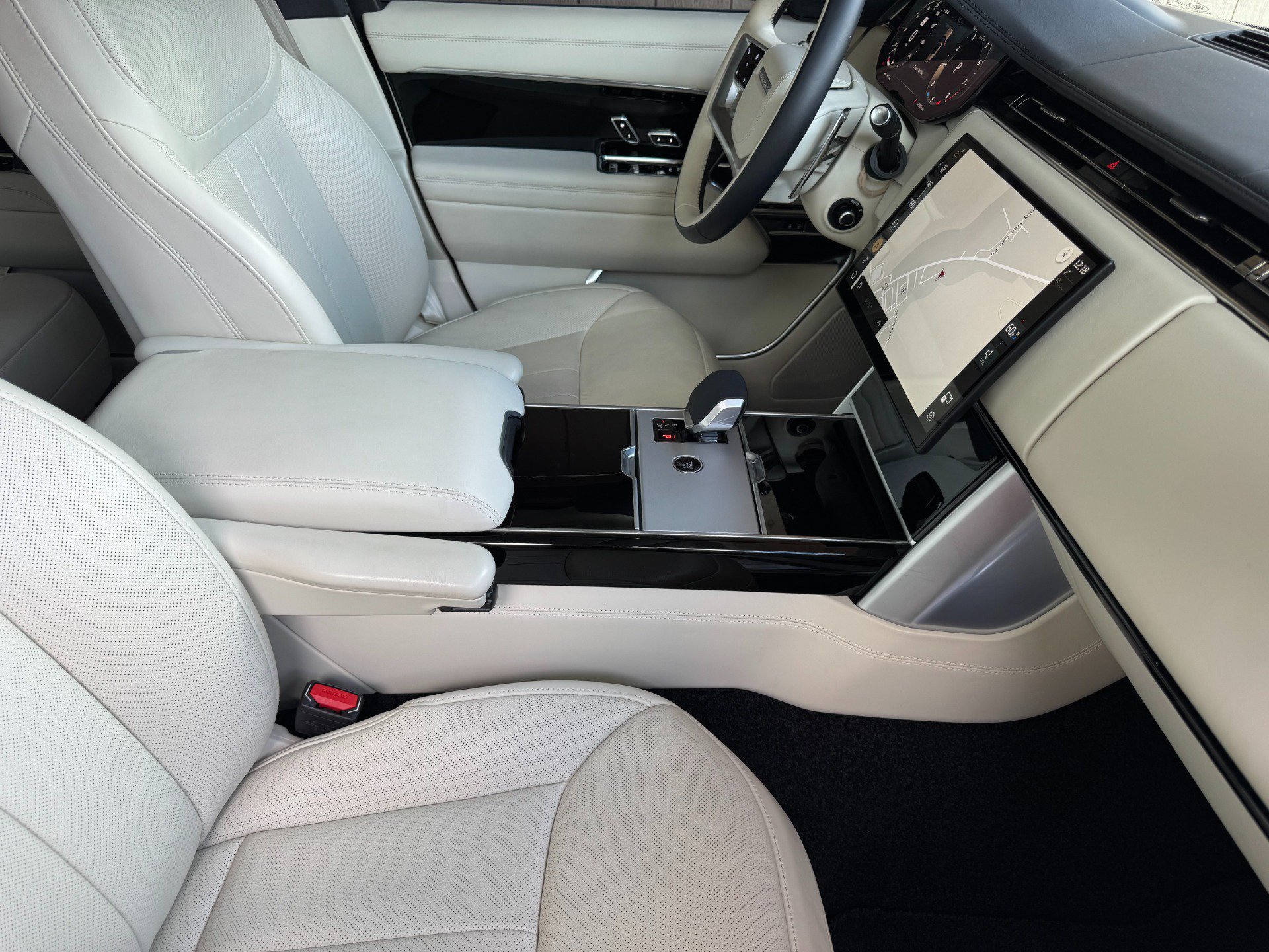 Used 2025 Land Rover Range Rover SE AWD/4WD image 21